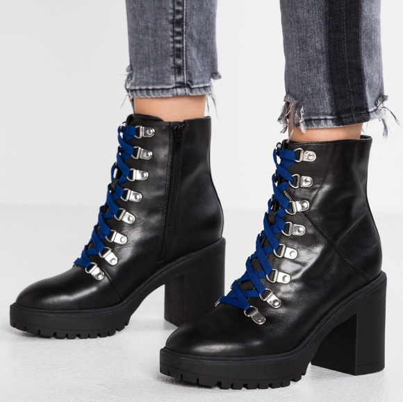 Edgy Steve Madden Red Laced Lugged Sole Booties - Picture 7 of 7